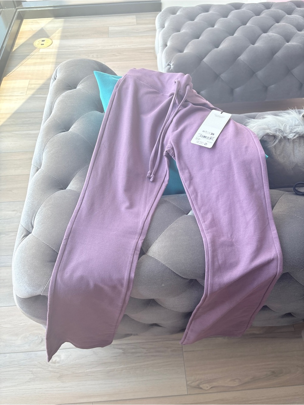 Alo Yoga Sway Bootcut Sweatpant Plum Kiss XXS NWT 💜 - Picture 2 of 8